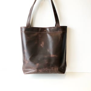 Dark Brown Leather Tote Bag. Handmade Leather Shoulder Bag in Vintage Style Leather. Minimal Modern Classic Leather Bag.