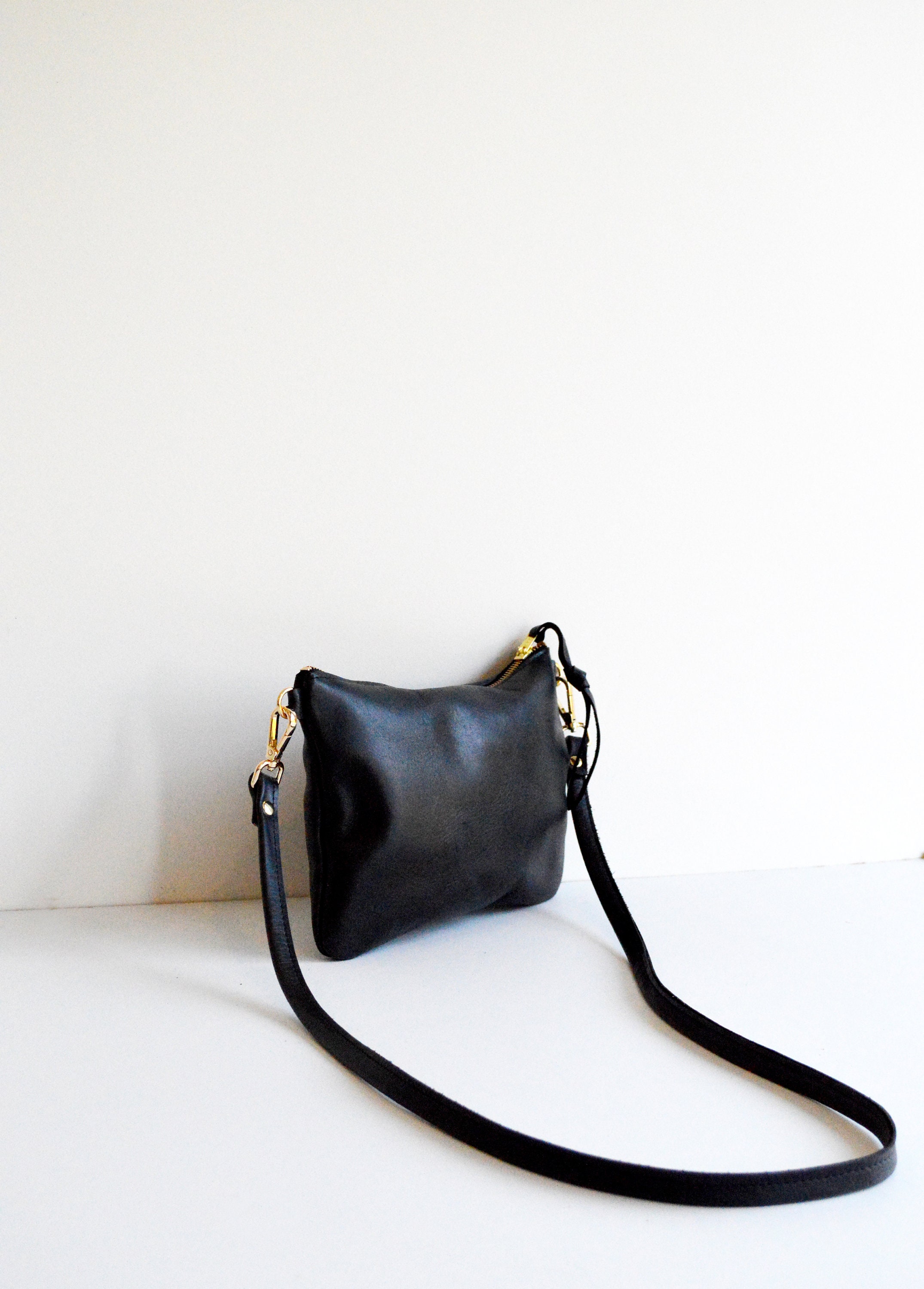 Leather Crossbody Bag for Women Small Leather Zipper Pouch Black