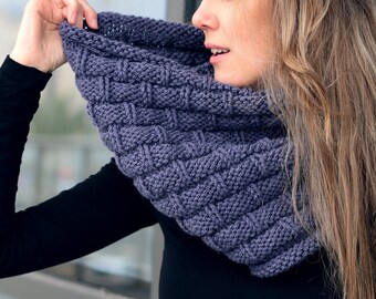 Chunky knit tube scarf in plum purple, knit infinity cowl, thick knit neck warmer made of vegan friendly acrylic yarn, spring gift for women