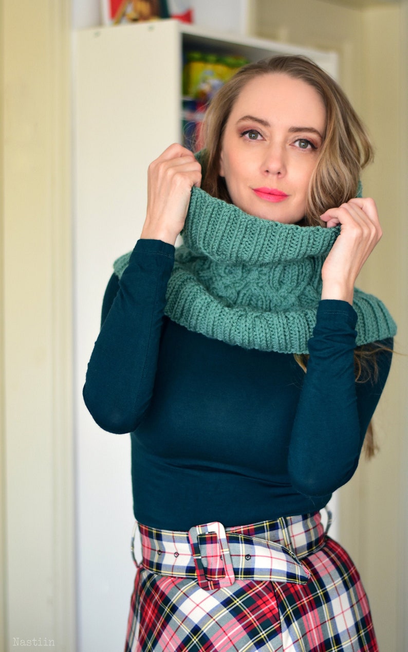 Unisex knit tube scarf in green, knitted infinity cowl, thick knit neck warmer with cable pattern, great Christmas gift for her, many colors image 1