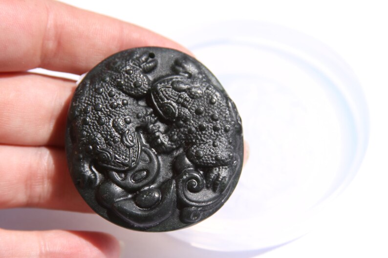 pendant Frogs Money Yuanbao Coin Size 50x48mm making pendants Silicone mold for epoxy resin pendants