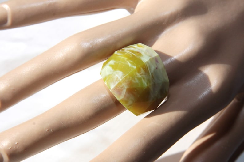 Size 8.75.Good gift,party. Cocktail,party Handmade Bold Faceted resin Ring