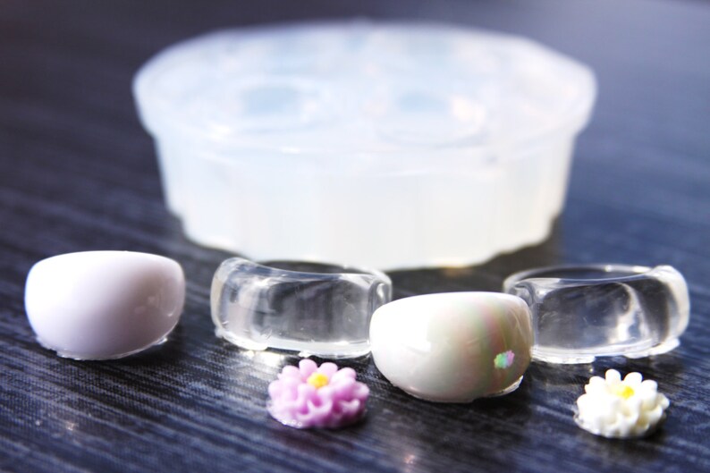 A21 SALE 30/% Medium silicone mold for resin rings 1 flower clear ring 2 ps size 9 white 2 size 7