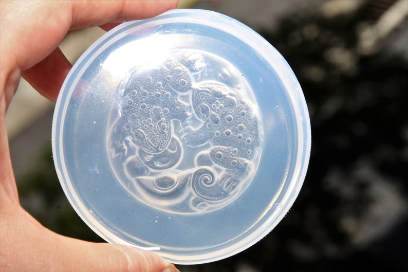 pendant Frogs Money Yuanbao Coin Size 50x48mm making pendants Silicone mold for epoxy resin pendants