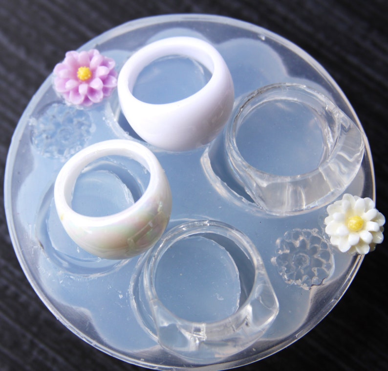 A21 SALE 30/% Medium silicone mold for resin rings 1 flower clear ring 2 ps size 9 white 2 size 7