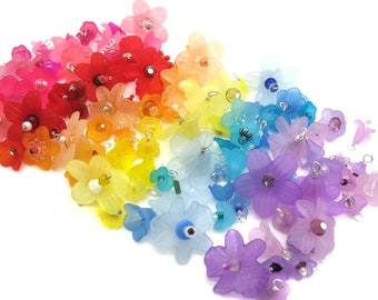 25 Flower Charms - Acrylic Translucent Lucite Colorful Pretty Flowers Charms Bead Dangles - DIY Charm Bracelets & Jewelry