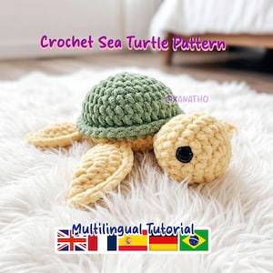 Peut inclure: Un patron de tortue de mer au crochet, vert et jaune. La tortue a une carapace texturée, des nageoires et une tête avec un œil noir. Le texte "Crochet Sea Turtle Pattern" et "Multilingual Tutorial" est visible.