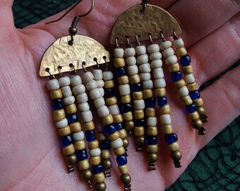 Boucles d’oreilles en frange perlée en laiton avec perles de verre bleu, or et os, bijoux égyptiens primitifs de style égyptien
