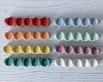 Repose-pinceau en céramique fait main : fournitures pour studios d'artistes colorées - Maintenant avec la livraison GRATUITE