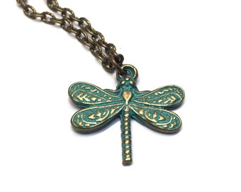 Tiny dragonfly necklace - Green patina - bronze