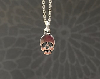 Tiny Skull necklace silver