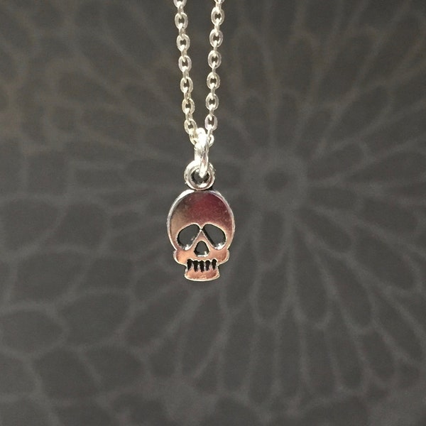 Tiny Skull necklace silver