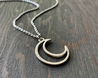 Crescent Moon Outline Necklace - Silver