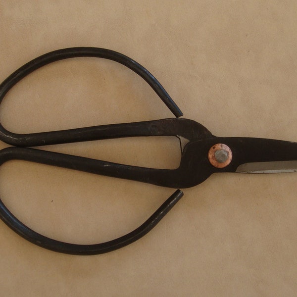 Medium - Spear Wire Reenactment Scissors-5 3/4"