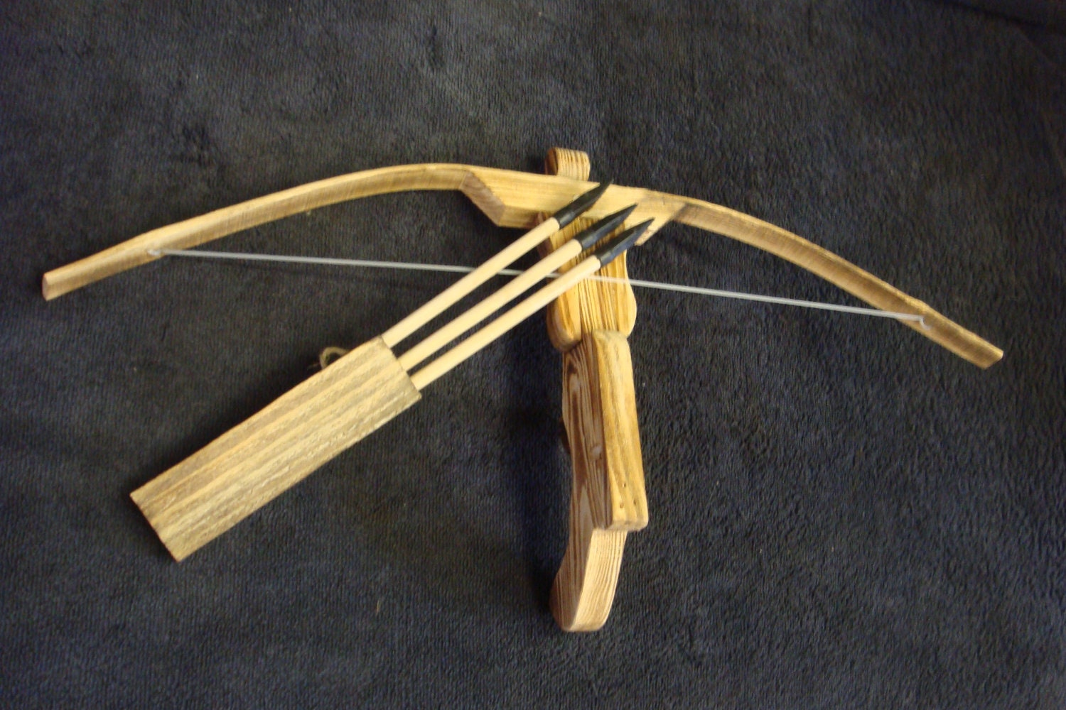 CROSSBOW & 3 ARROWS SETTRADITIONAL WOODEN CHILDRENS TOY ROLE PLAY 40CM AGE 6 