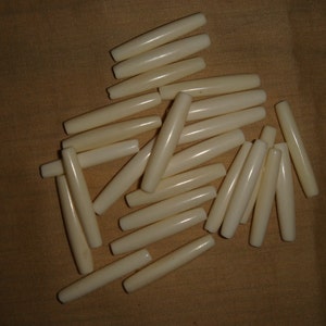 25 - 1 1/2 inch hair pipe bone and horn