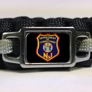 Dünne Silber Linie New Jersey Department of Korrekturen NJDOC Patch Paracord Survival Armband