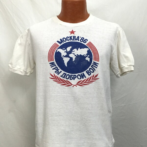 Vintage 1986 Mockba / Moscow, Russia T-Shirt // Medium / Large // Retro // Throwback // Globe // International