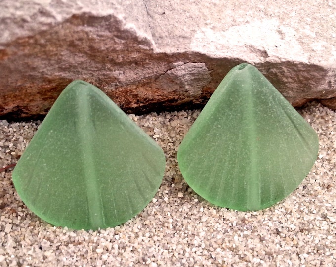 Free Form Flat Beads, Small Size, Peridot Green, 13-16mm, Frosted Matte Finish, Sea Glass Style Beads, 6 Pieces