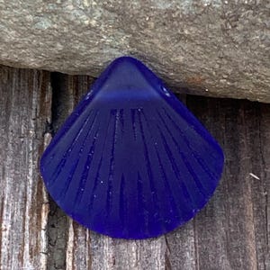 1 Large Royal Blue Side Tip Drilled Clamshell Sea Glass Pendant Bead With A Matte Finish - 28mm x 30mm