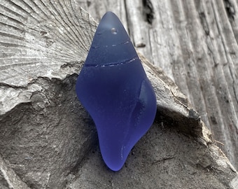 Grote Lt. Sapphire Blue Frosted Cultured Sea Glass Beach Glass Seaglass Hanger Conch Seashells - 39x20mm- Tip Geboord - 1 St.