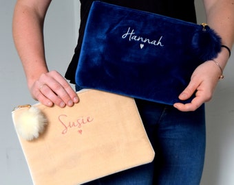 Trousse à maquillage en velours brodé avec pompons