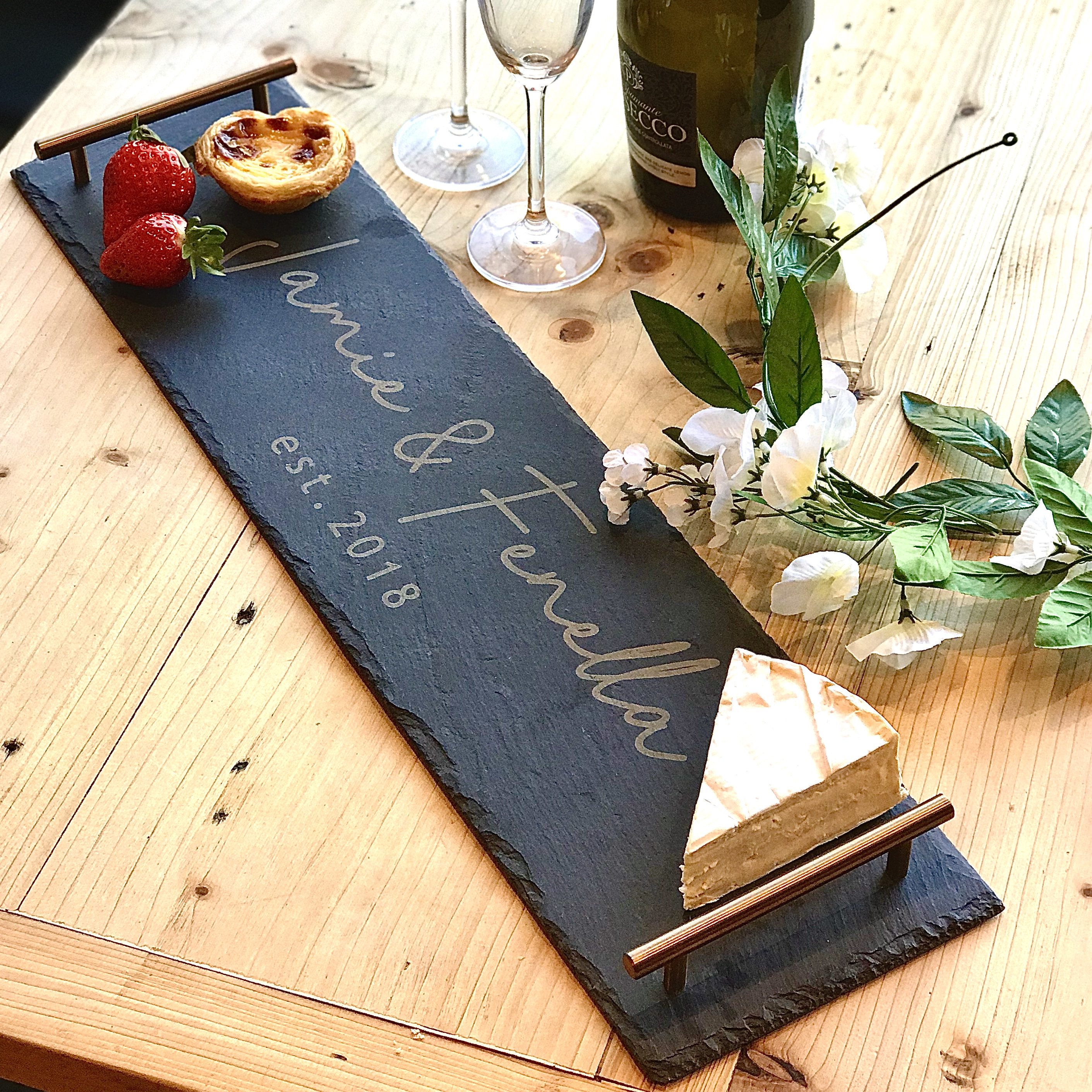 Long clearance serving platter
