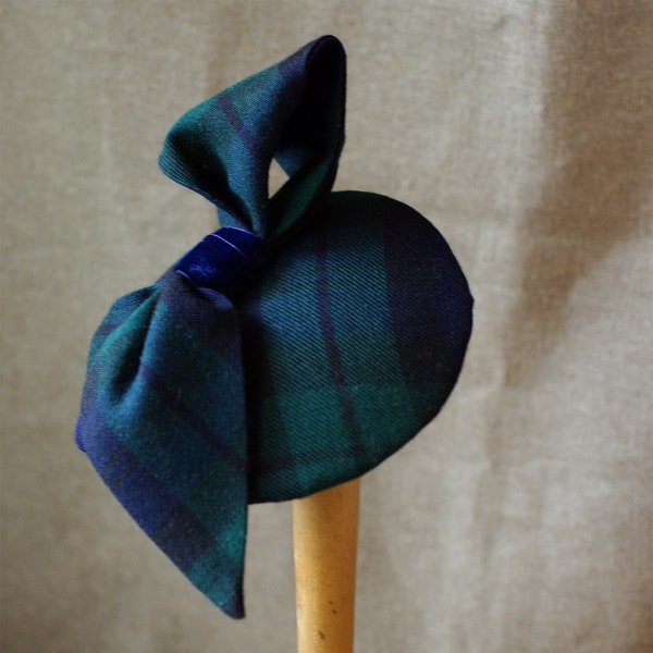 Tartan Vintage Hütchen mit Schleife // Headpiece Fascinator Haarschmuck Kariert Weihnachten blau Schotten Karo Kopfschmuck Hut von Jazzafine