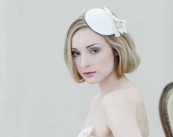 Headpiece Fascinator bride pillbox cream & white rockabella Vintage fifties polka dots bridal berries minimalistic 50ties Wedding retro