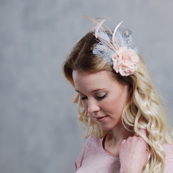 GRAU & ROSÉ // Haarschmuck in Pastell Tönen // Headpiece für die Braut // Fascinator zur Taufe oder Verlobung // Kopfschmuck von Jazzafine