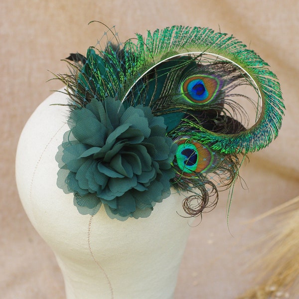 Bibi vert foncé // accessoires pour cheveux casque vert jade // plumes de paon paon vert émeraude burlesque boho casque vintage Oktoberfest