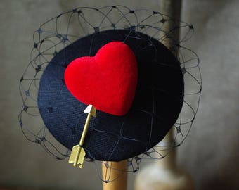 Headpiece Fascinator buslesque Ascot Valentine Vintage Veil Velvet heart 30-ties 50-ties black red elegant extravagant Bridesmaid retro red