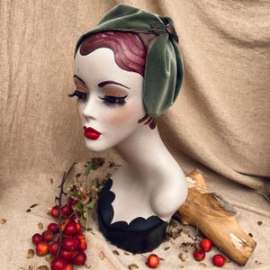 Luxe fluweel & taft pastelgroen // saliegroene patina hoofdband halve hoed in vintage stijl van de jaren 20 en 30 Art Nouveau Art Deco tulbandaccessoires