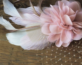 Fascinator rosa Braut Haarschmuck Vintage Hochzeit Blume Federn Schleier Kopfschmuck Headpiece Haarschmuck pastell Taufe pink zwanziger rose