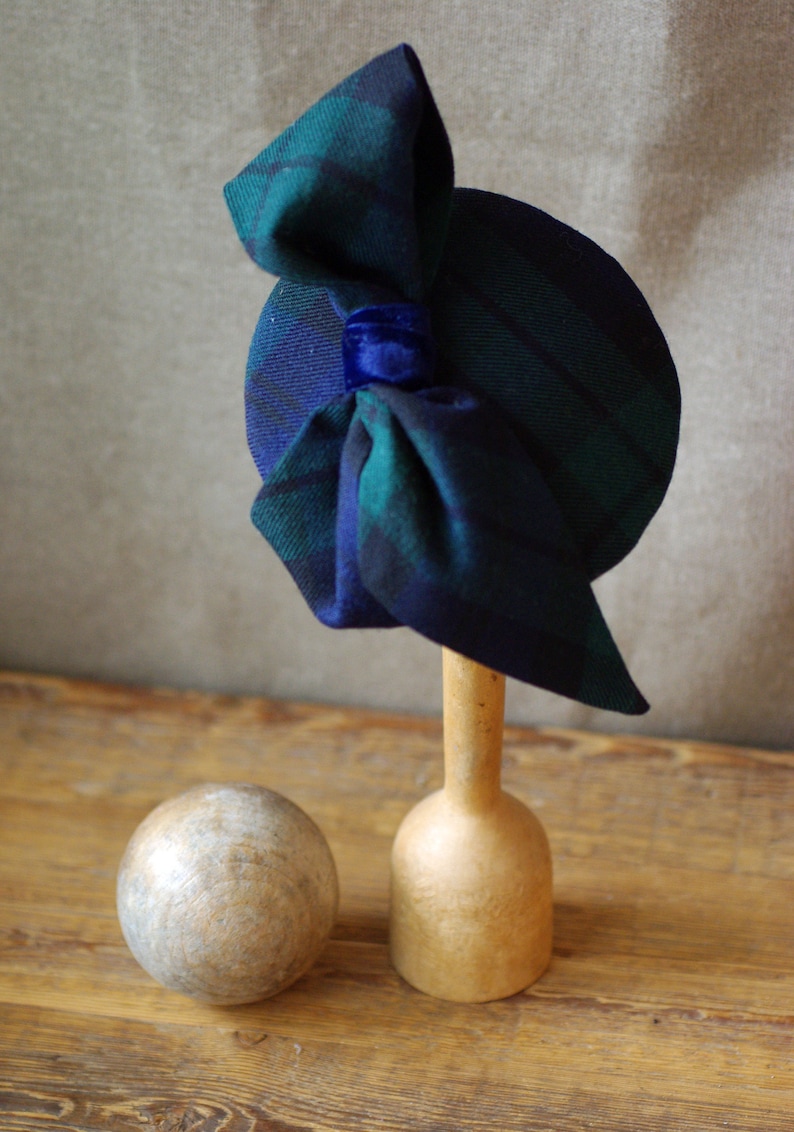 Tartan fascinator. Pillbox with Bow. Orig. scottish Wool. Vintage Velvet. green navy blue. Plaid checked Headpiece xmas gift accessoires image 4