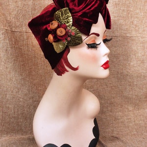 BURGUNDY Velvet Turban Headband & Brooch // Vintage 40s 30s // Retro Art Nouveau // deep red green velvet bow wine red acorns // Jazzafine image 2