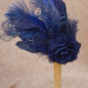 Fascinator accesorios para el cabello azul oscuro azul plumas novia desnuda beige novia madre tocado boda novia joyería nupcial dama de honor verde oscuro Azul