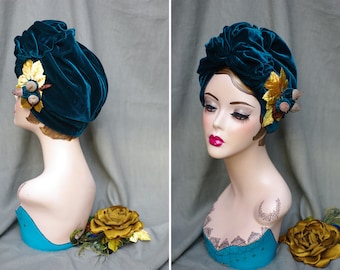 Turban & BROCHE velours ESSENCE // Turban fermé bleu vert paon OR // Chapeau turban, glands, accessoires automne // Vintage années 30 40