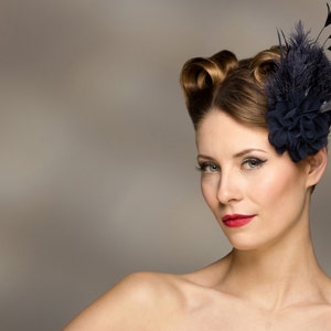 Fascinator accesorios para el cabello azul oscuro azul plumas novia desnuda beige novia madre tocado boda novia joyería nupcial dama de honor verde oscuro imagen 2