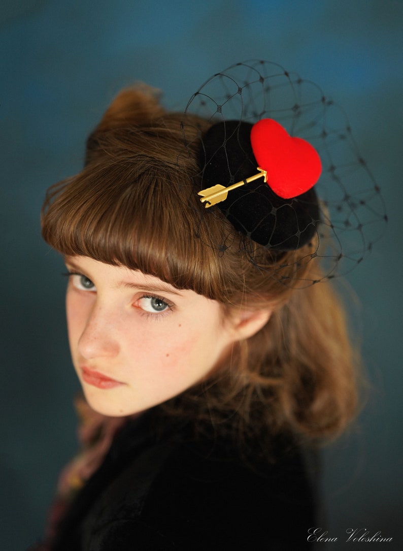 Headpiece Fascinator buslesque Ascot Valentine Vintage Veil Velvet heart 30-ties 50-ties black red elegant extravagant Bridesmaid retro red image 2