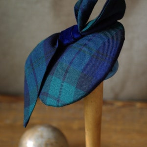 Tartan fascinator. Pillbox with Bow. Orig. scottish Wool. Vintage Velvet. green navy blue. Plaid checked Headpiece xmas gift accessoires image 2