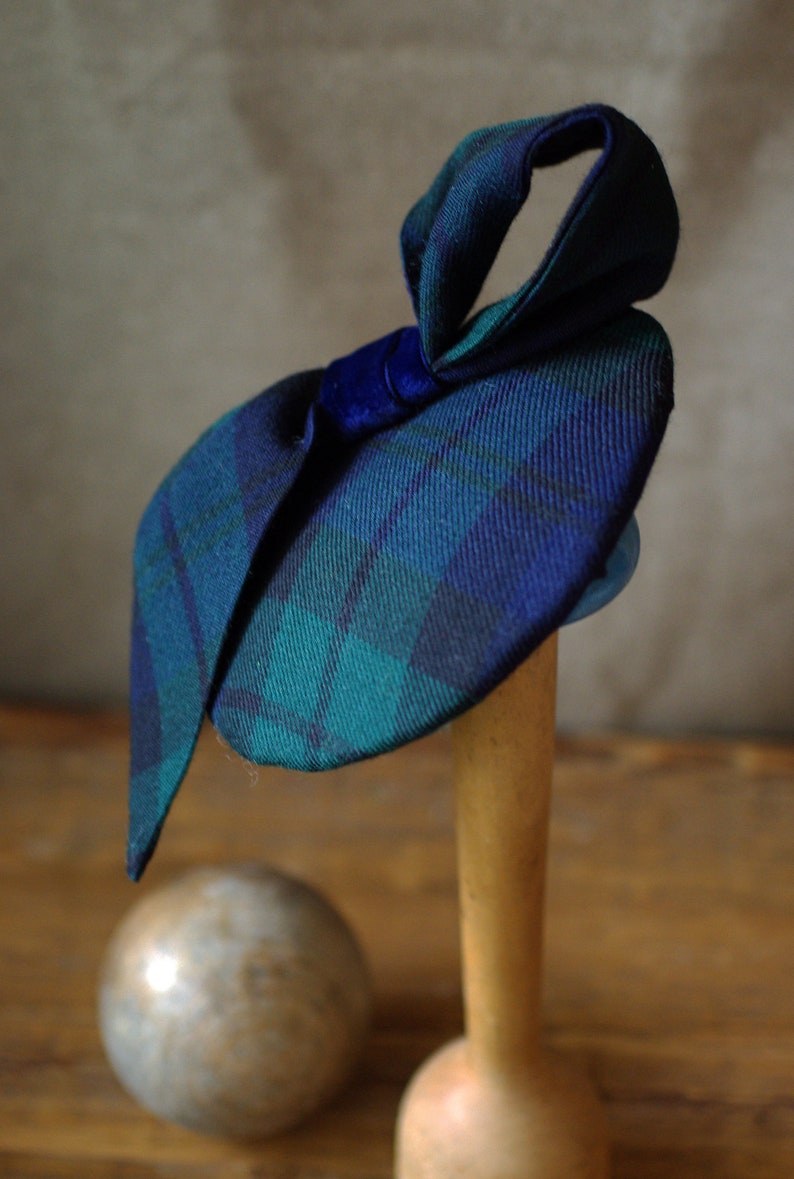 Tartan fascinator. Pillbox with Bow. Orig. scottish Wool. Vintage Velvet. green navy blue. Plaid checked Headpiece xmas gift accessoires image 2