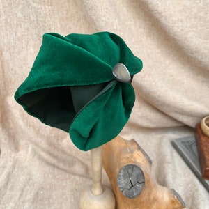 Billard green Velvet Half Hat with mother of pearl // emerald Headpiece Vintage 30s 20s Art Deco // Diva Look // Headband Fascinator spring image 7