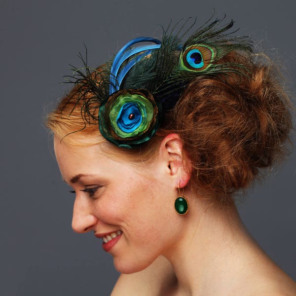 Casque Julietta turquoise plumes essence accessoires pour cheveux fascinateur casque bleu paon plumes de paon vert émeraude mariage boho vintage mariée