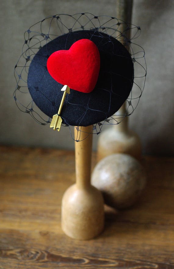 Buy Headpiece Fascinator Buslesque Ascot Valentine Vintage  display picture 3