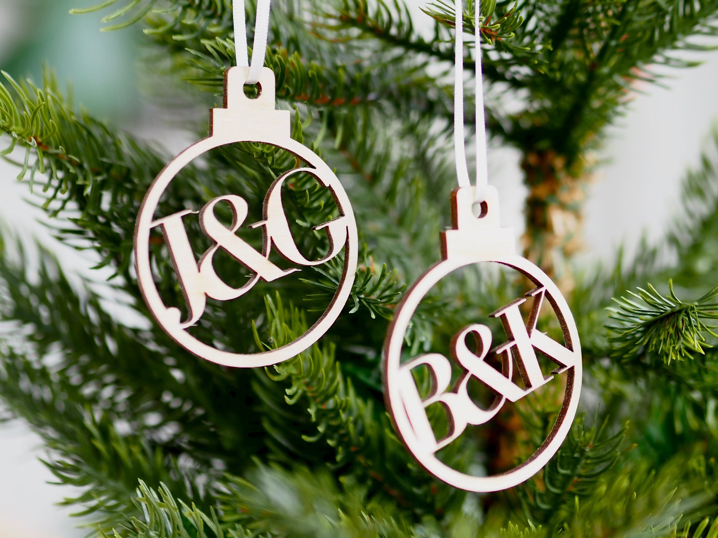 Bauble de Noël d'esperluette Personnalisée - Bauble d'anniversaire Initiale Pour Couples Décorations