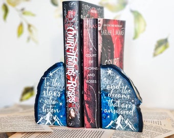 To the Stars who Listen - Sarah J Maas Agate Slice book End - Book Quote Blue Bookend - A Court of Thorns and Roses - Bookshelf Decor