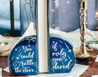 Rattle the stars - Sarah J Maas Agate Slice book End - Book Quote blue Bookend- Throne of glass quote - Bookshelf Decor - gift for bookworm