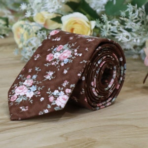 Dark Brown Floral Tie Pink floral Men&#39;s skinny tie Groom Wedding Reddish brown Wedding Ties Pink Peach Roses Flower tie Special Order