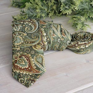 Sage Green Paisley Tie -  Vintage Botanical Wedding Necktie, Champagne Gold Tie for Groom, Vintage Paisley Moss Tie, Groomsmen Gift